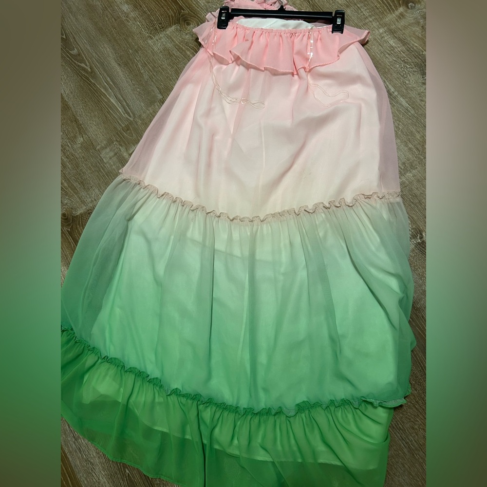 Fancy D boutique, main strip “Laura” Ombre ruffle detail
Cut out maxi dress - Picture 12 of 12